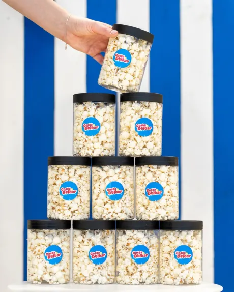 Ontwerp van stickers voor popcorn in showroom van Costa Delbar